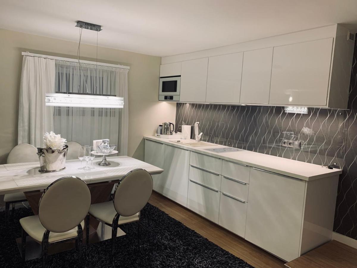 Z Prywatnym, Krytym Basenem Apartament
